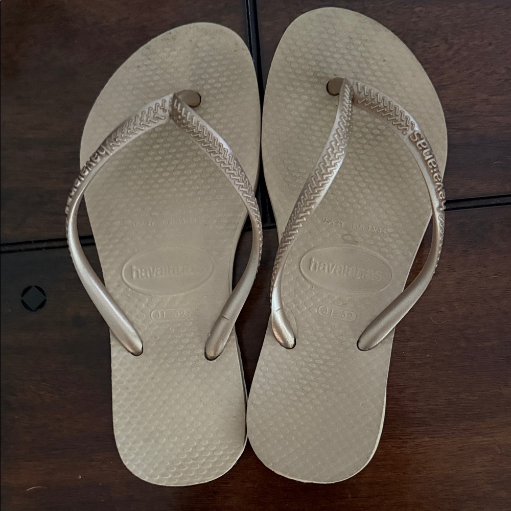 Havaianas girls Metallic Beige Flip Flops
